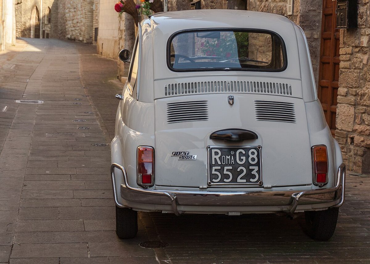 White Fiat 500 L