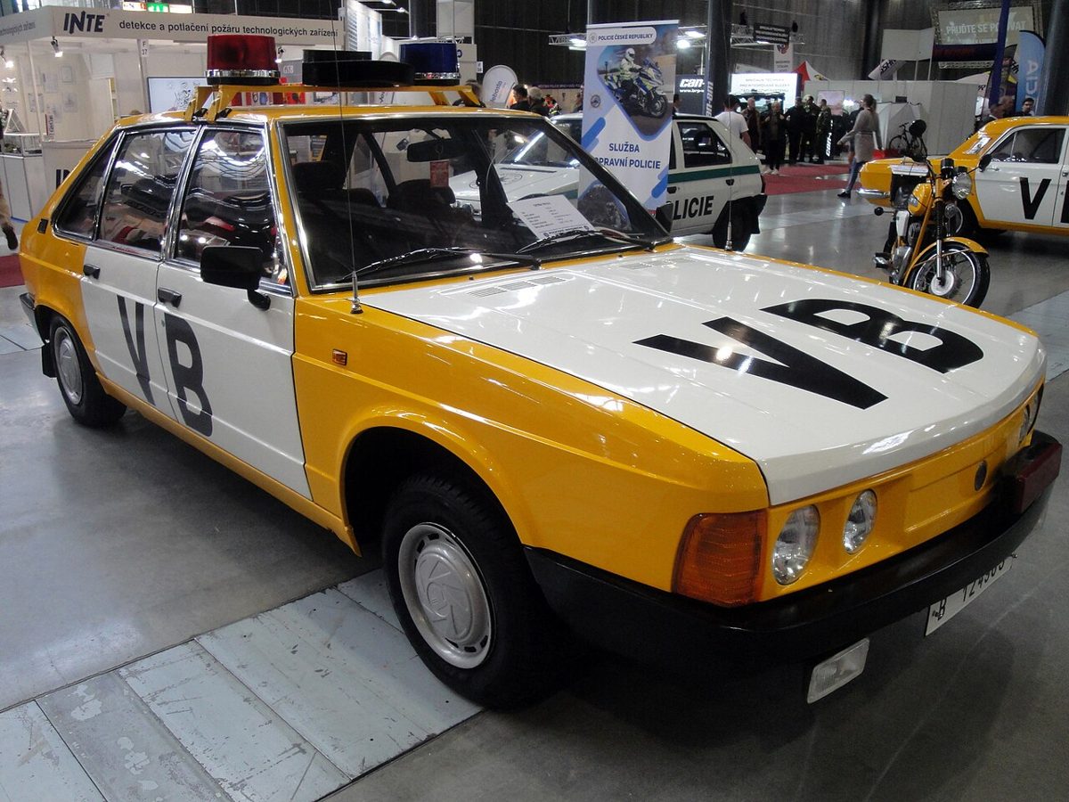Tatra 613 police car